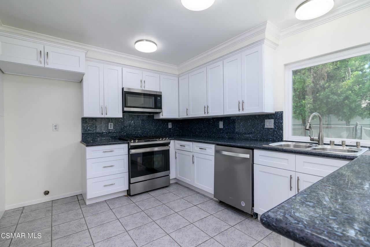 1941 Tamarack St - Photo 6 of 26