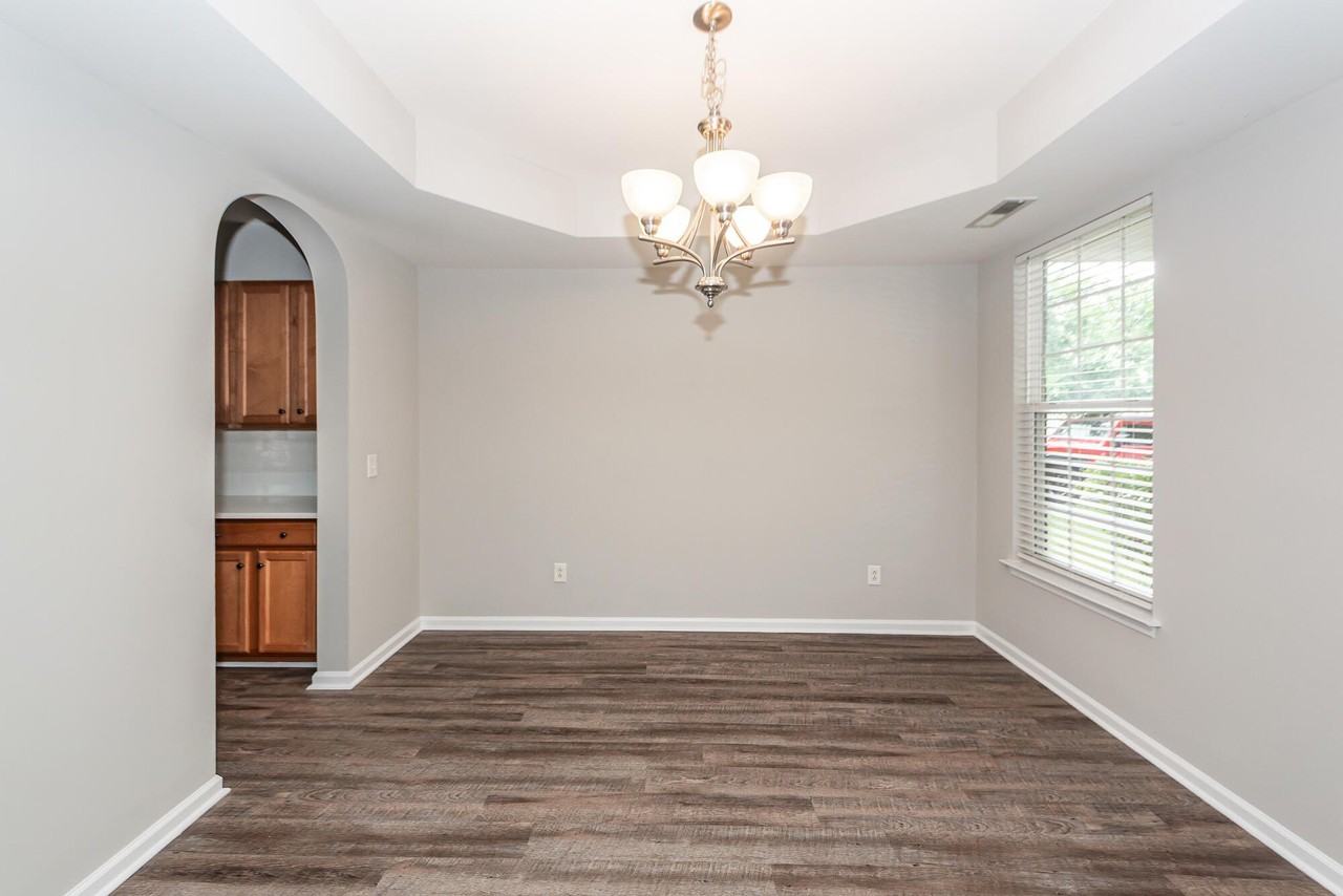 2424 Stadium Dr - Photo 7 of 50