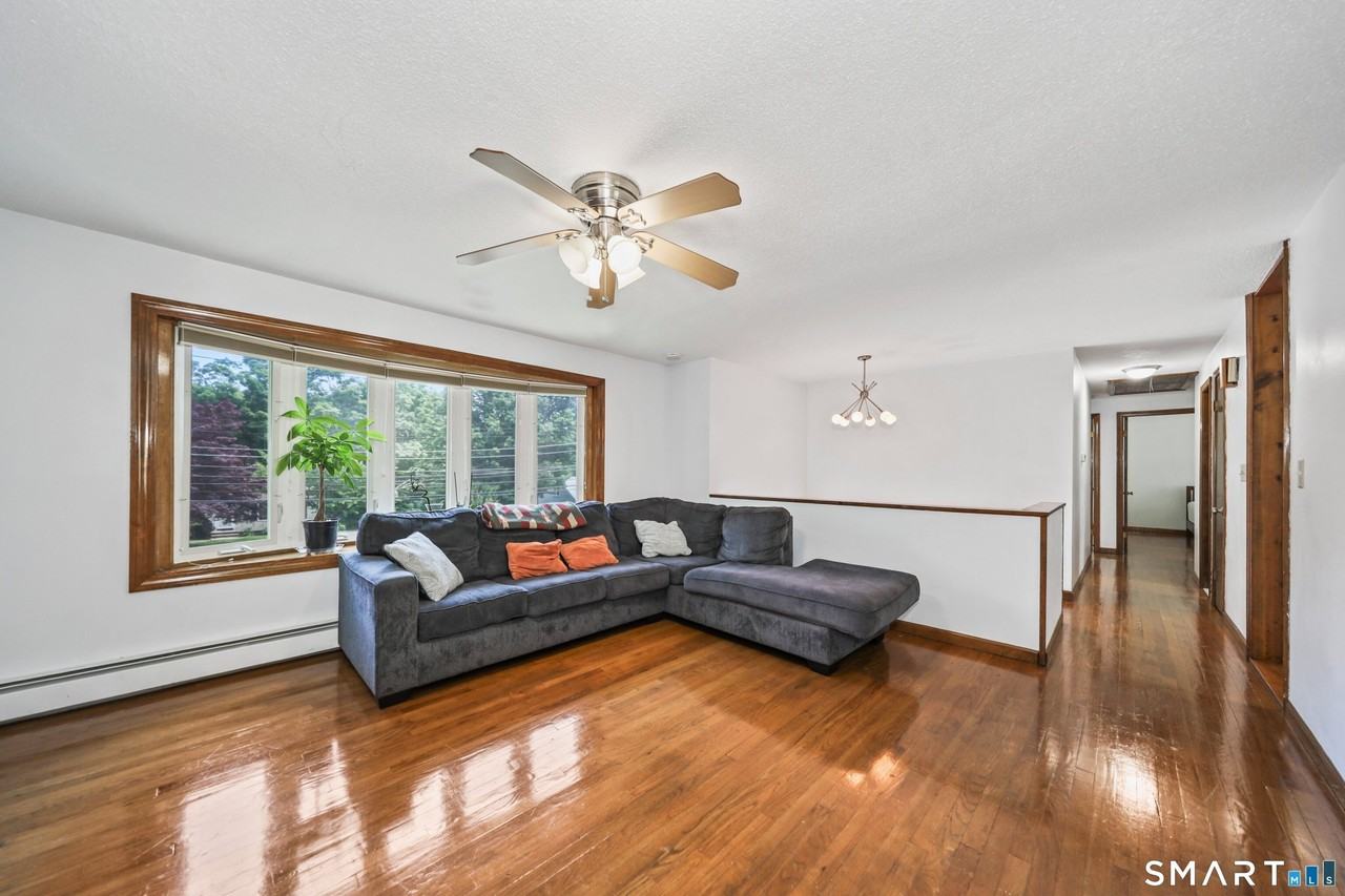 430 Shepard Ave - Photo 4 of 34