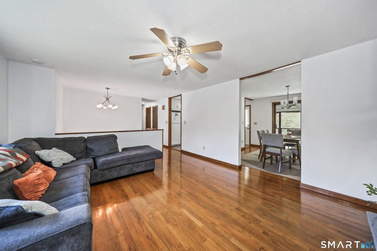 430 Shepard Ave - Photo 5 of 34