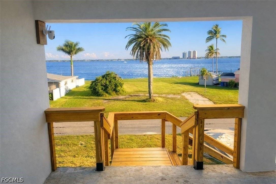 360 E North Shore Dr - Photo 2 of 22