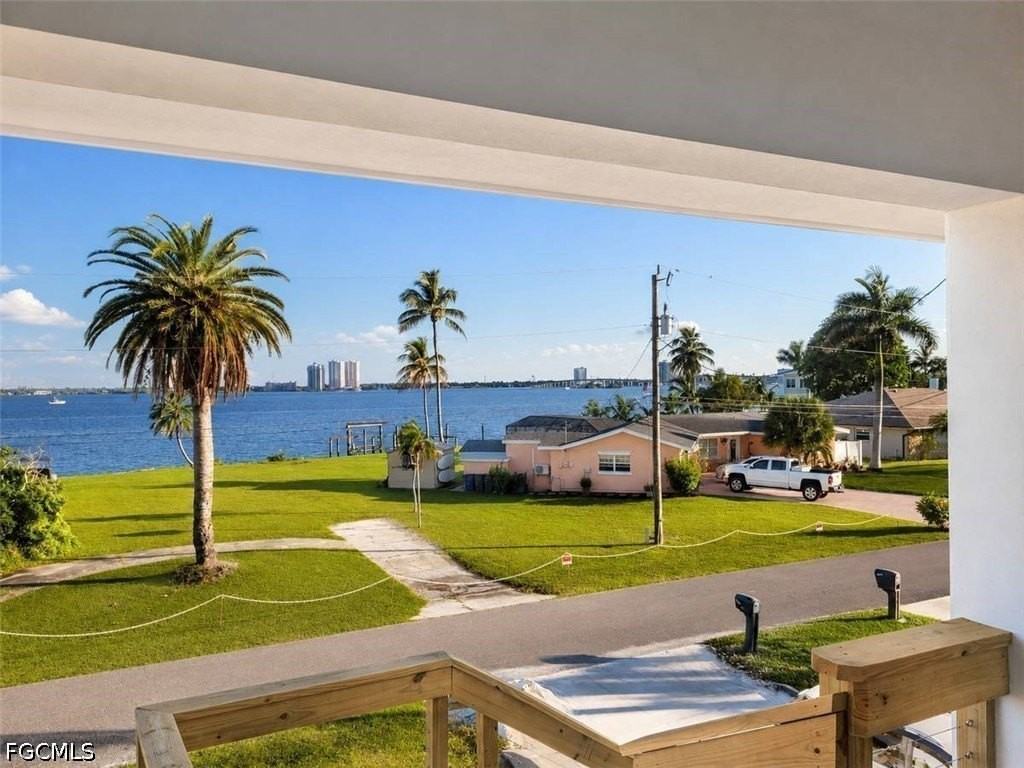 360 E North Shore Dr - Photo 3 of 22