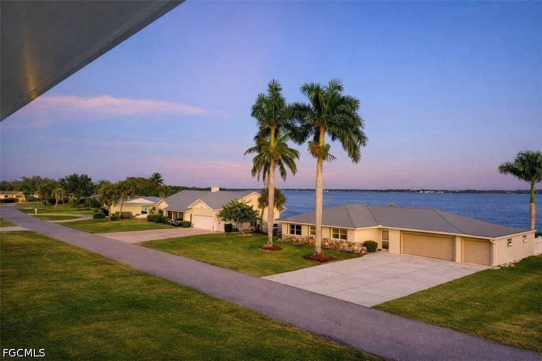 360 E North Shore Dr - Photo 5 of 22