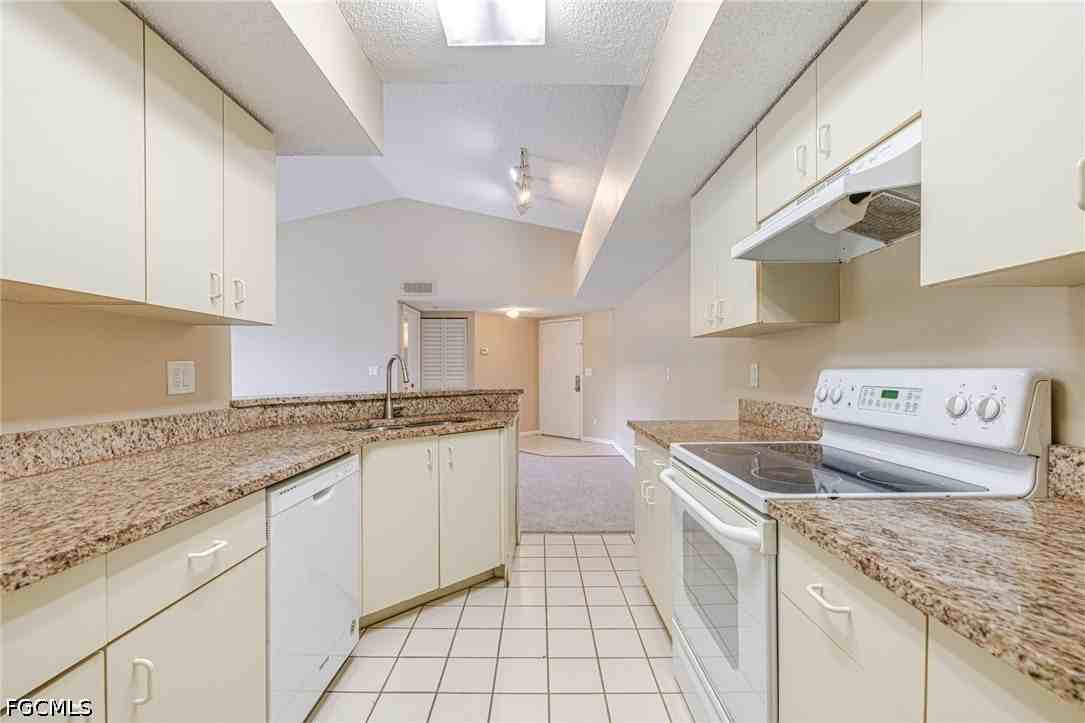 13515 Eagle Ridge Dr #524 - Photo 5 of 30