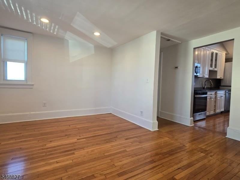 704 3rd St - Photo 4 of 17
