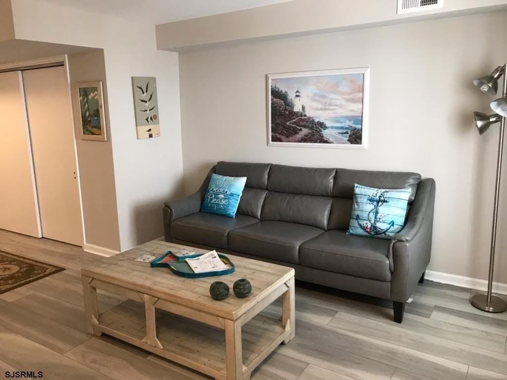 1113 Bayshore Ave - Photo 3 of 22