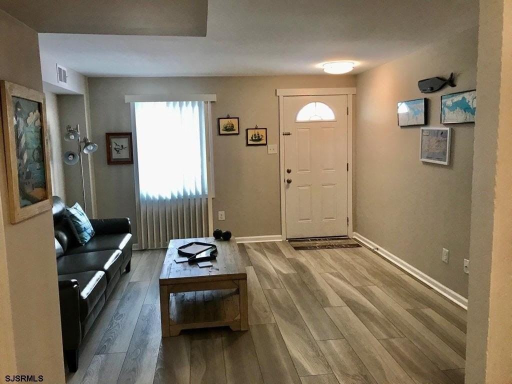 1113 Bayshore Ave - Photo 4 of 22