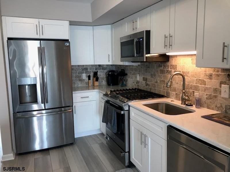 1113 Bayshore Ave - Photo 6 of 22