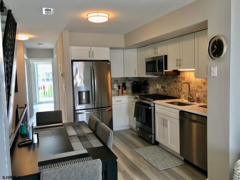 1113 Bayshore Ave - Photo 7 of 22