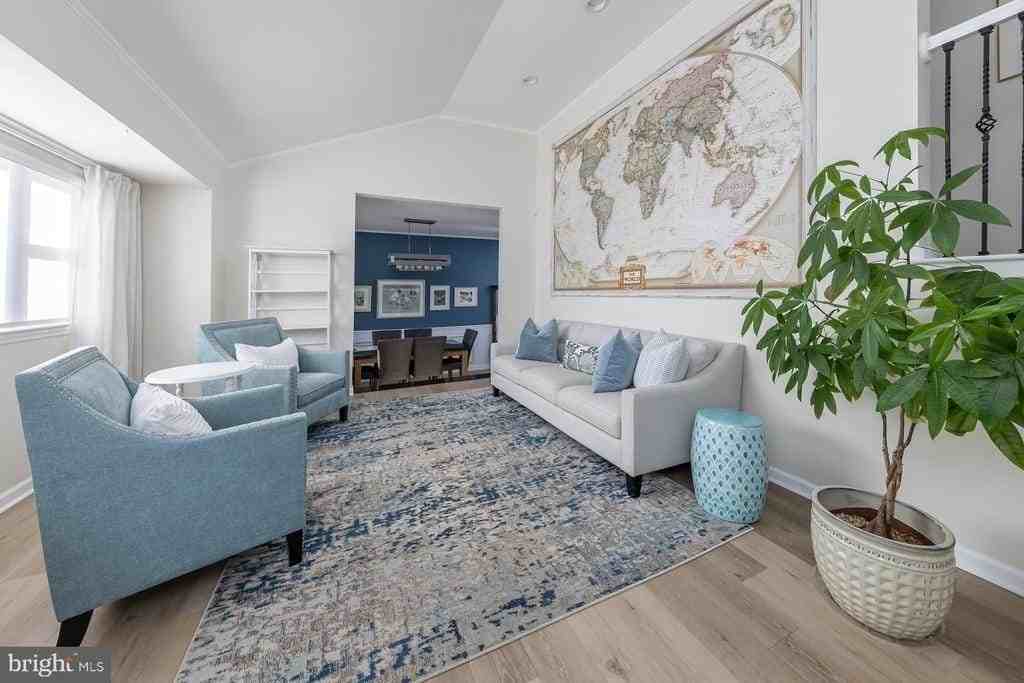 640 Topeka Ave - Photo 3 of 20