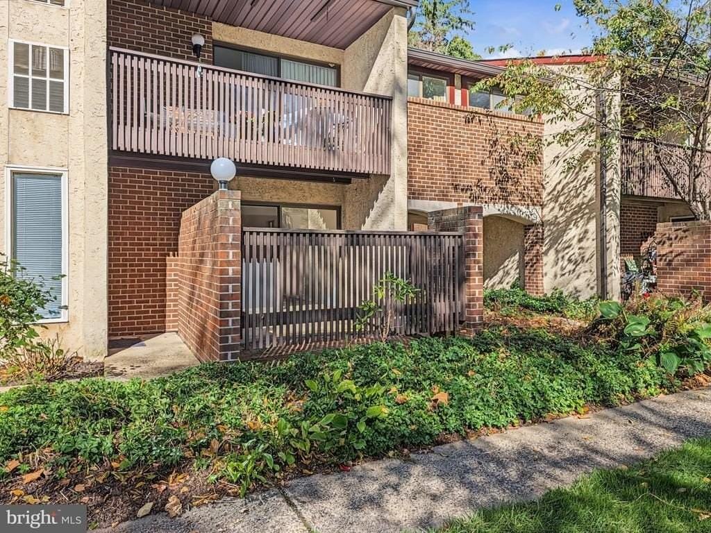 2-36 Aspen Way - Photo 2 of 17