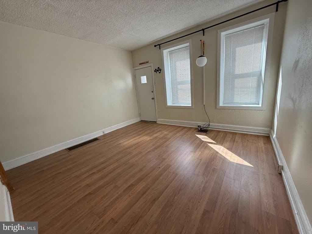 4819 Ogle St - Photo 4 of 30