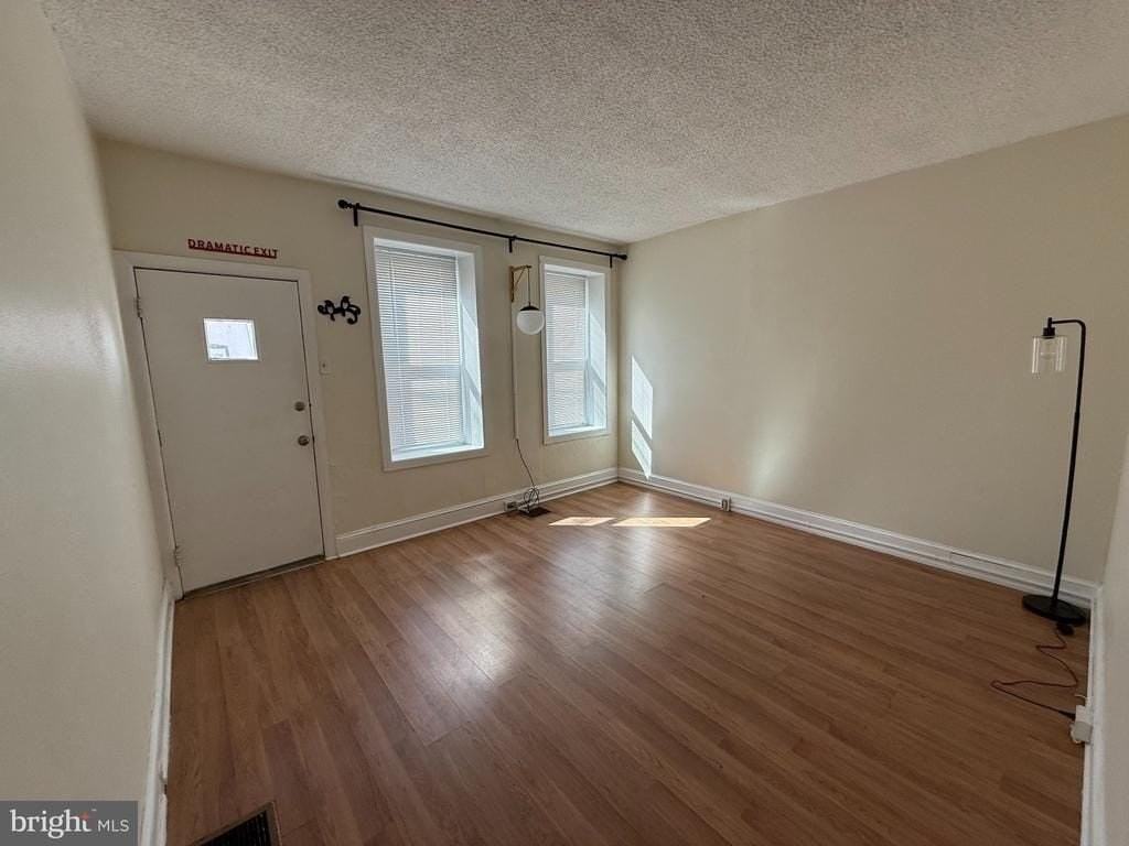 4819 Ogle St - Photo 5 of 30