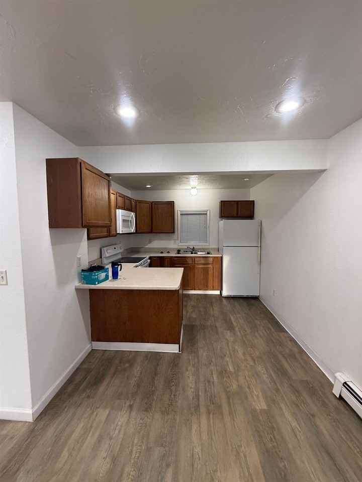 4852 Glasgow Dr #B - Photo 2 of 12