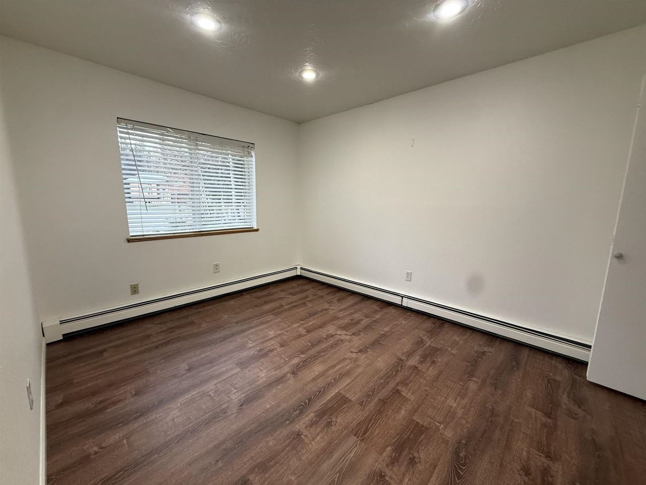 4852 Glasgow Dr #B - Photo 4 of 12