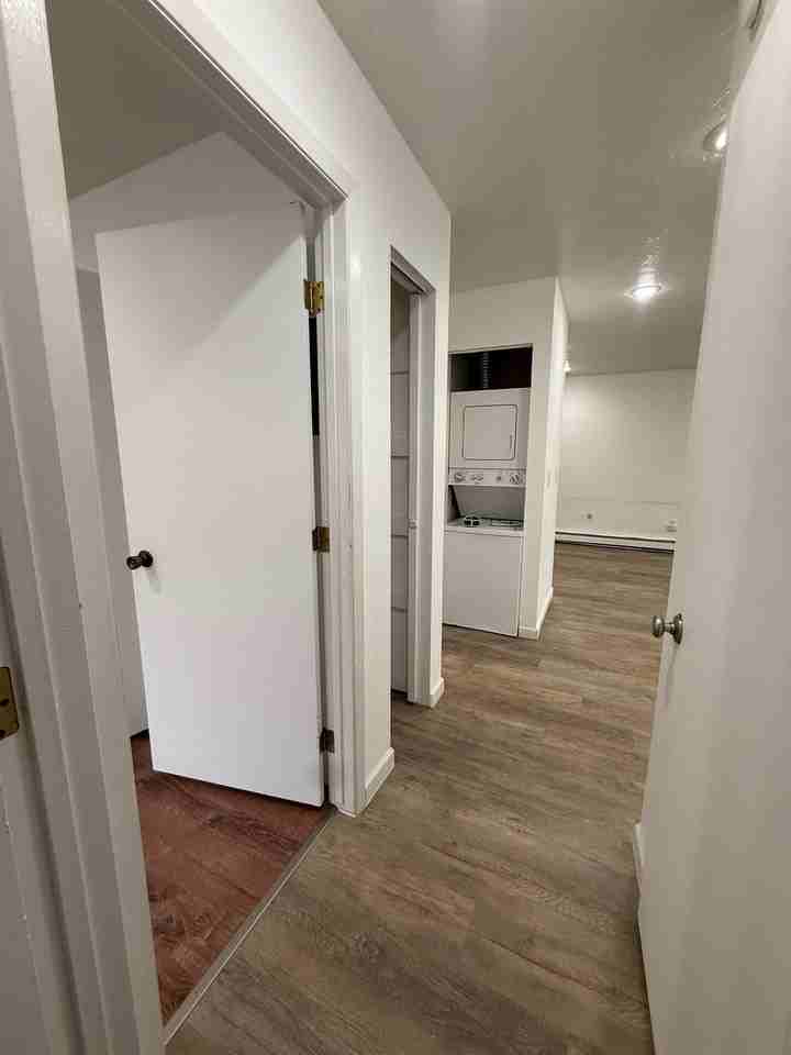 4852 Glasgow Dr #B - Photo 7 of 12