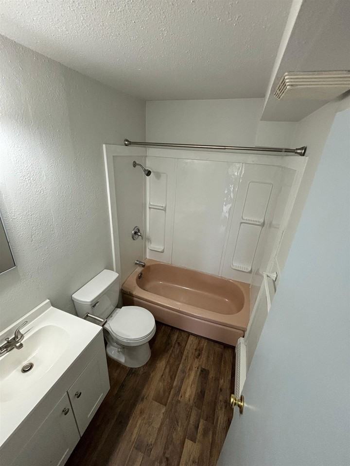 1002 Cushman St #7 - Photo 4 of 12