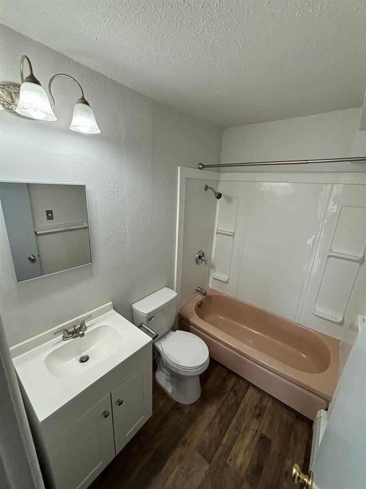1002 Cushman St #7 - Photo 6 of 12