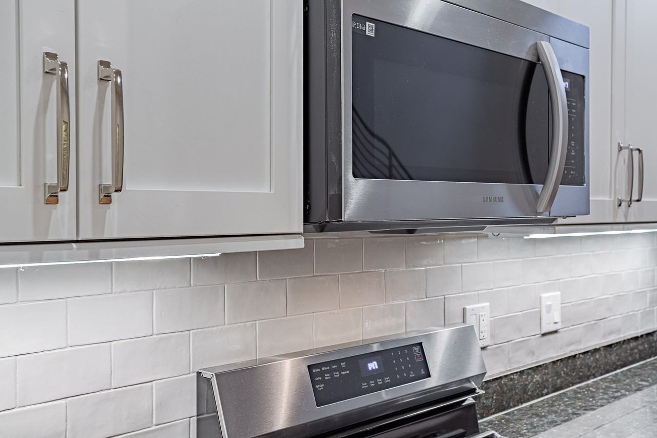 2100 Greenwood St #110 - Photo 4 of 13
