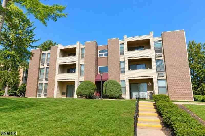 5 River Rd Apt A - Photo 3 of 34