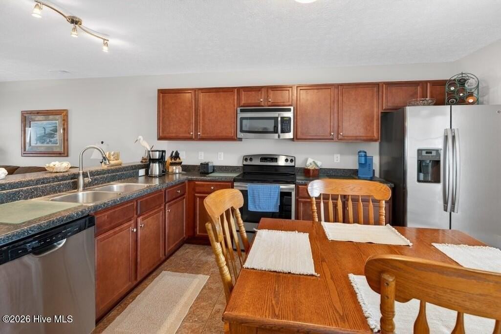 218 Grove Ln - Photo 5 of 19