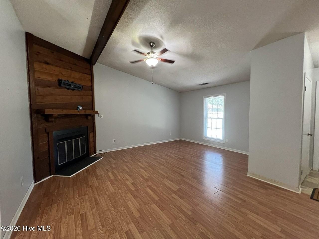 710 Terrace Ct - Photo 3 of 15