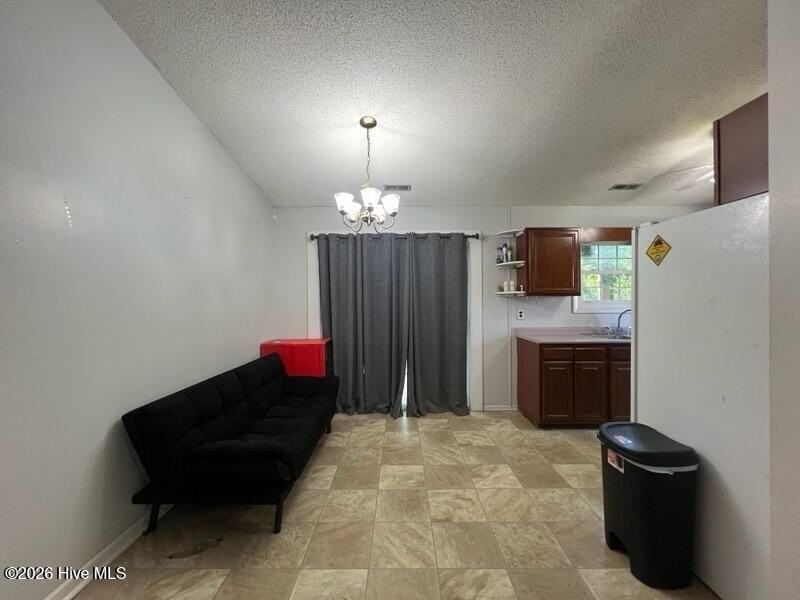 710 Terrace Ct - Photo 5 of 15