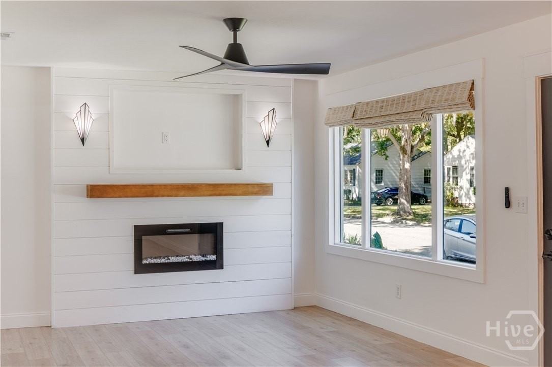 2325 E 40th St - Photo 4 of 29