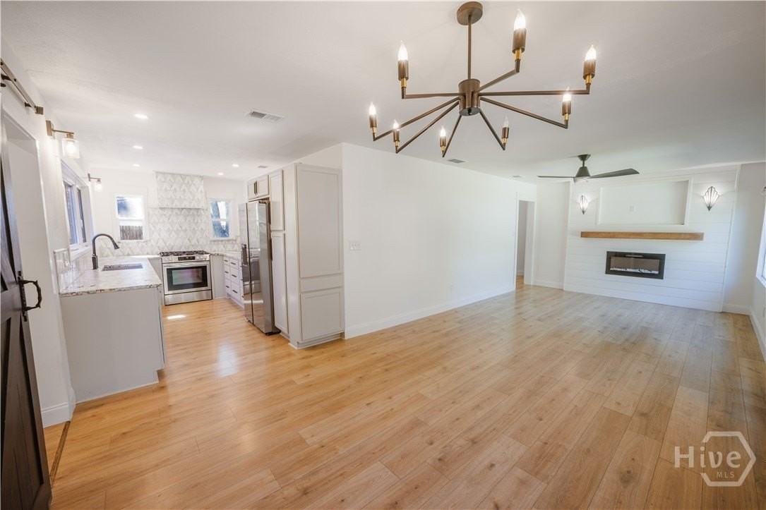 2325 E 40th St - Photo 5 of 29