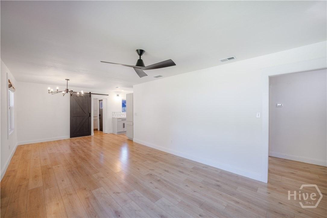 2325 E 40th St - Photo 6 of 29