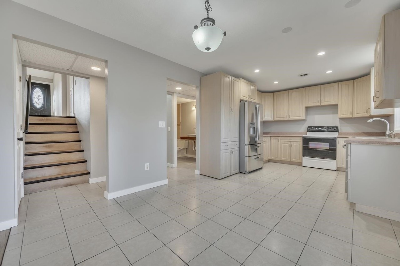 146 Rohr St - Photo 4 of 29