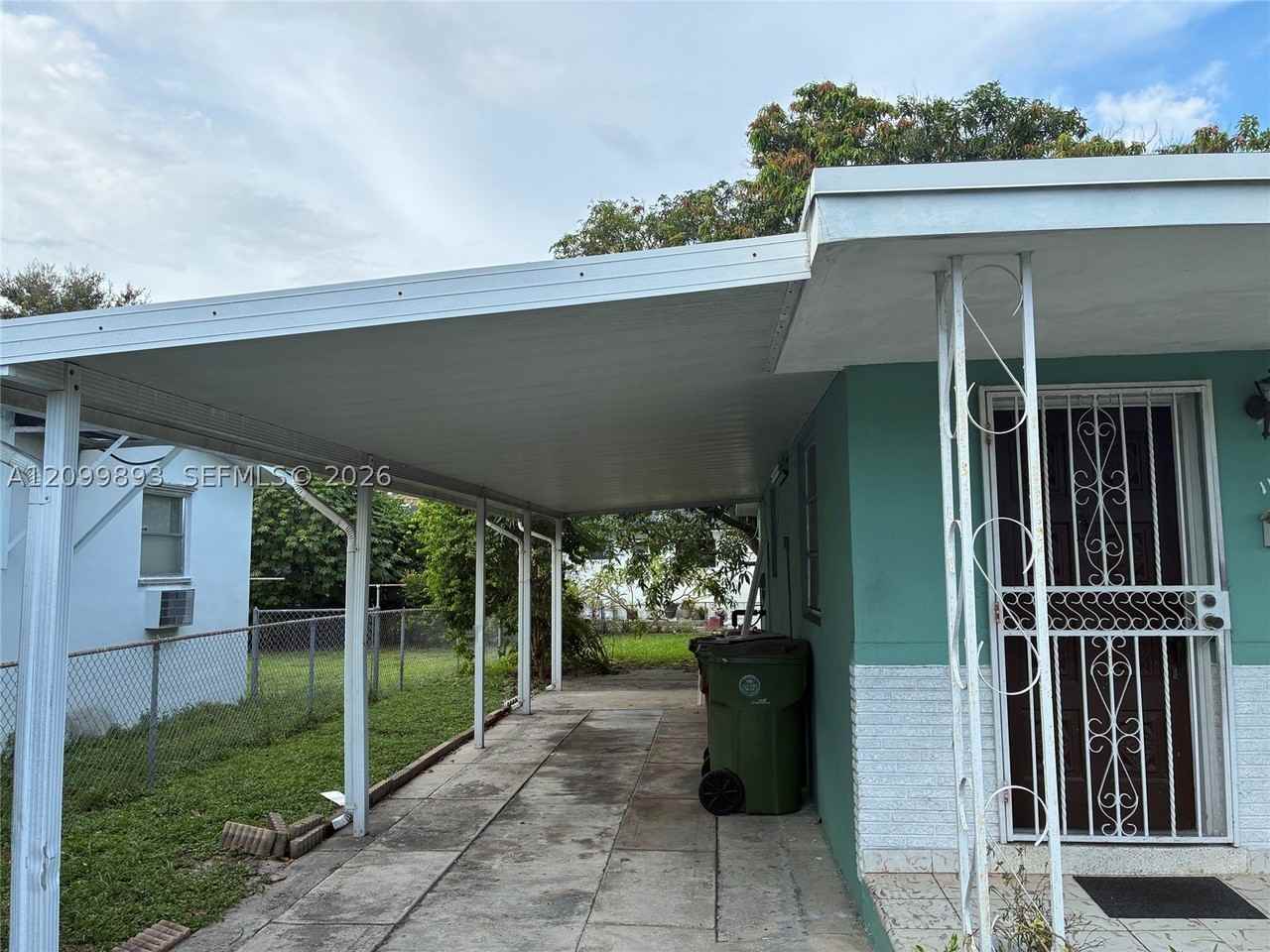 1155 W 33rd Pl - Photo 2 of 2