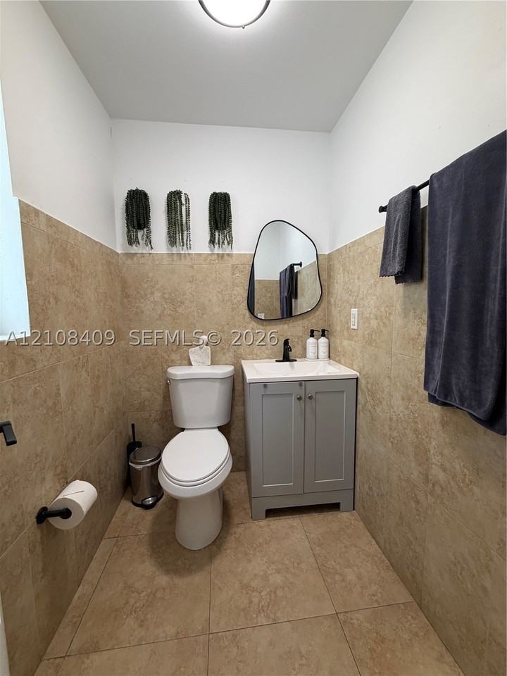 747 E 19th St #2 - Photo 4 of 16
