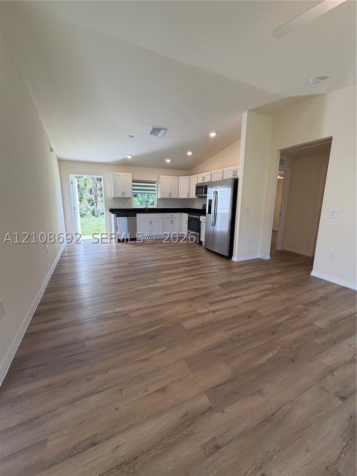 8079 Sherwood Cir #8079 - Photo 6 of 22