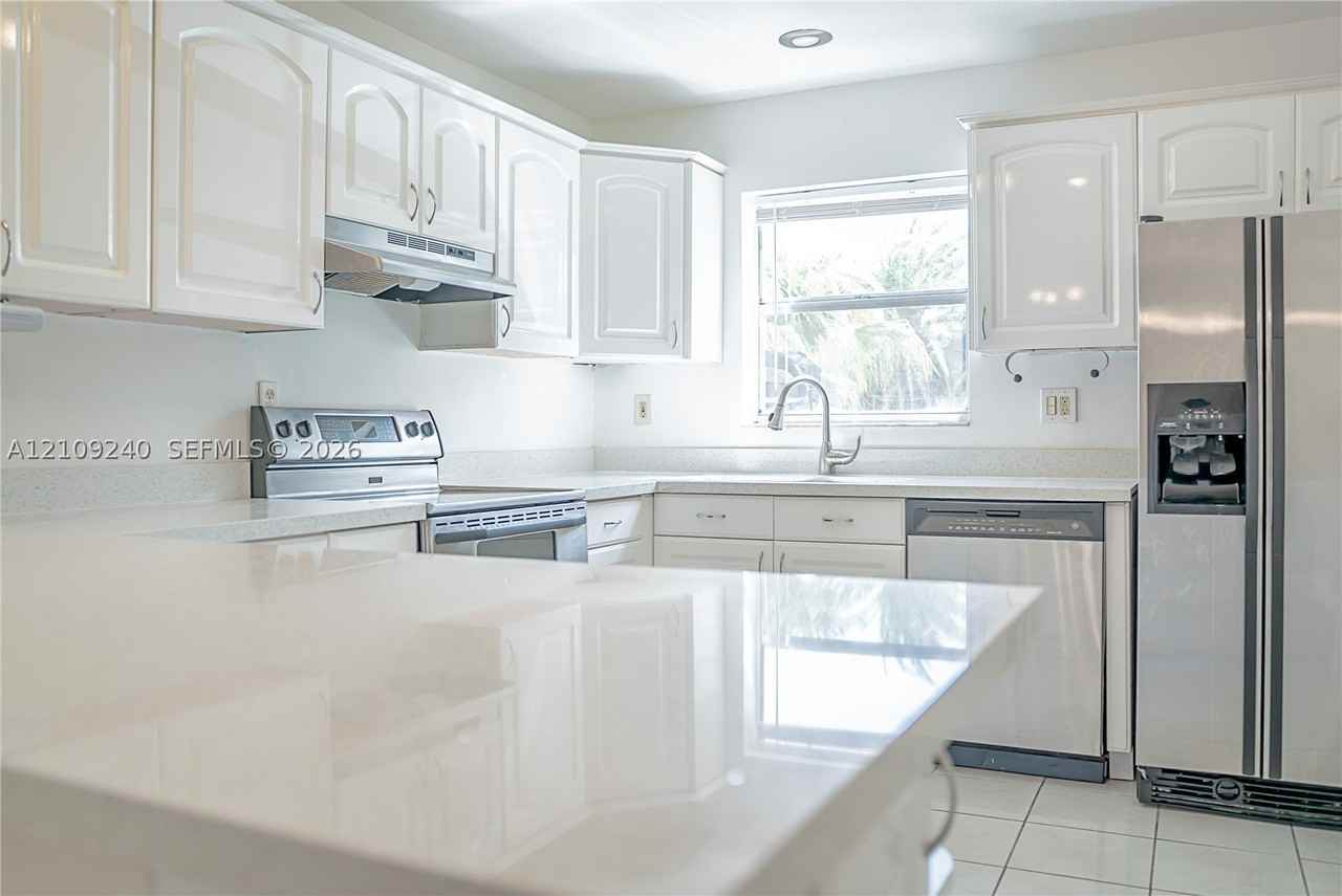 21115 Sw 125th Court Rd - Photo 4 of 26