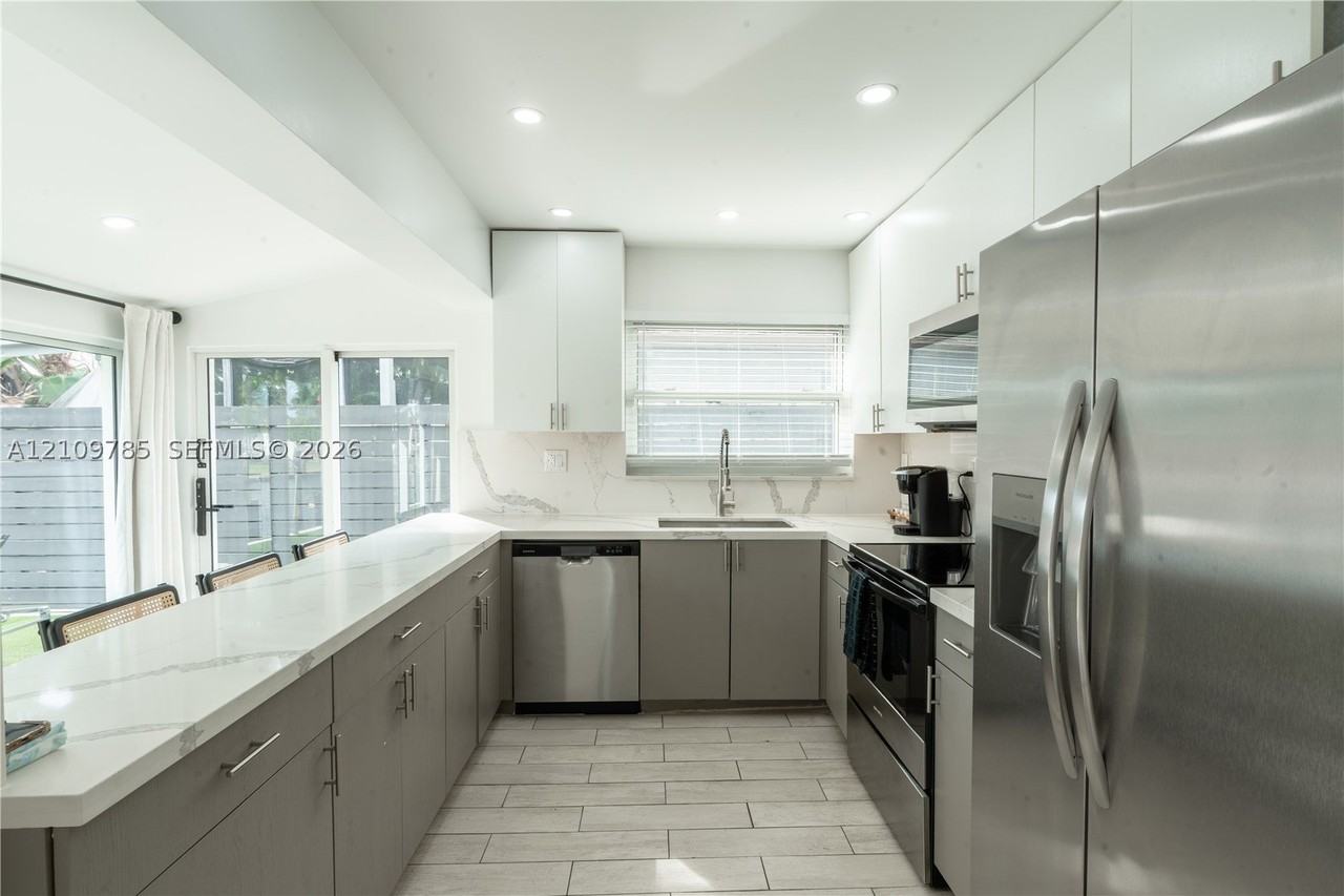 1469 Nw 10th St #1471 - Photo 5 of 11