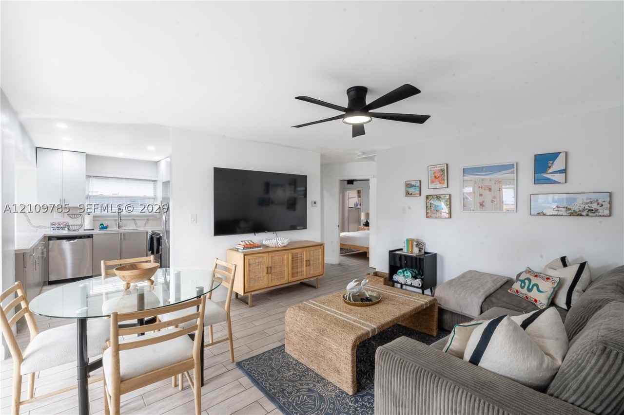 1469 Nw 10th St #1471 - Photo 6 of 11