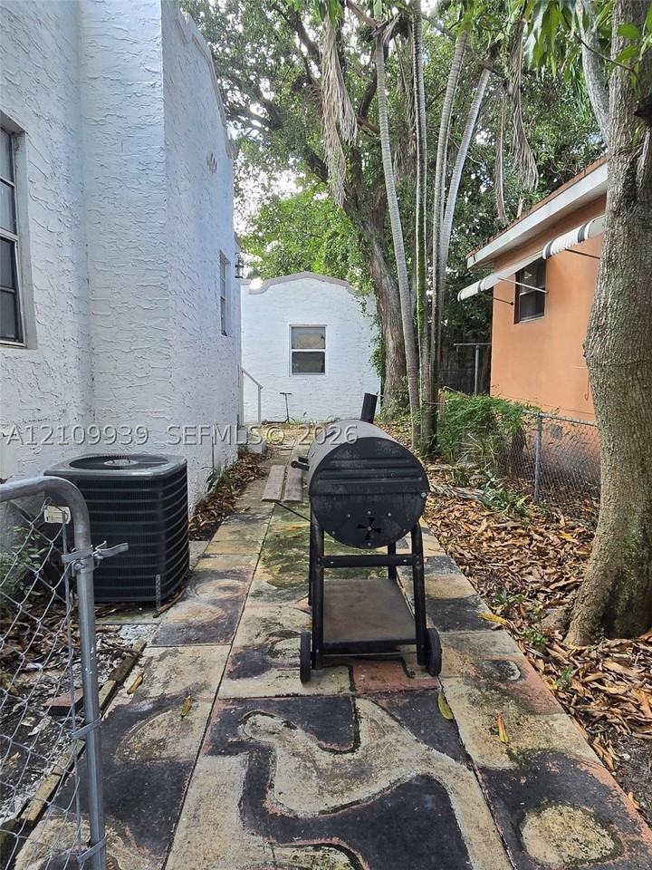 1250 Nw 55th St - Photo 3 of 14