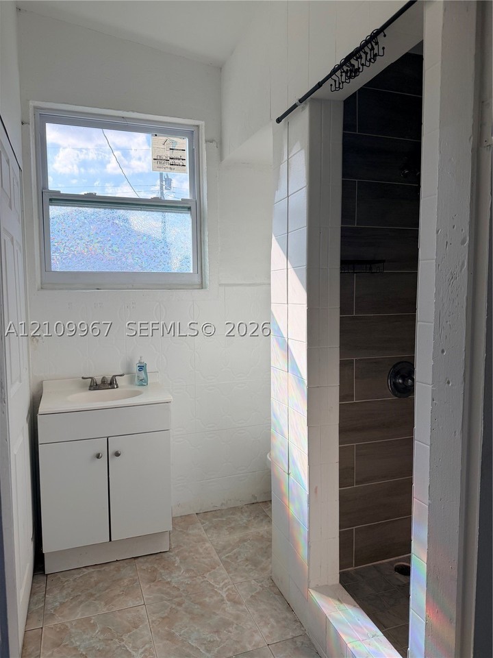 10800 Nw 22nd Ct #SIDE - Photo 6 of 7