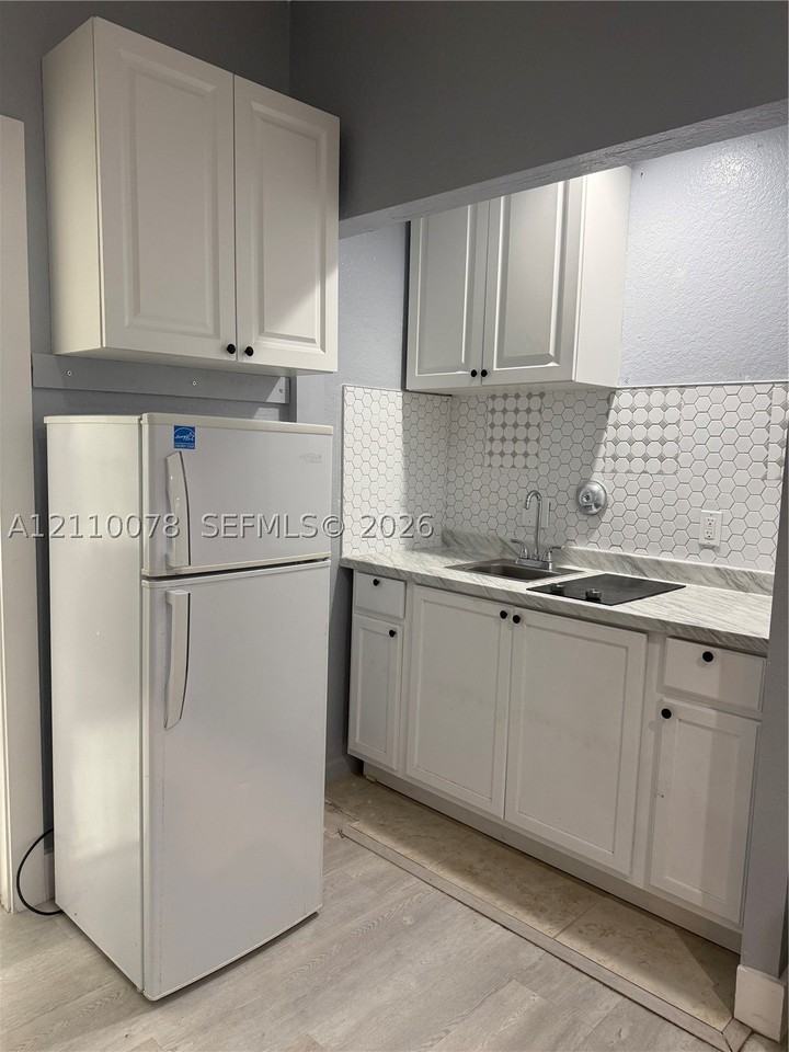 3964 Ne 13th Dr #B - Photo 4 of 13