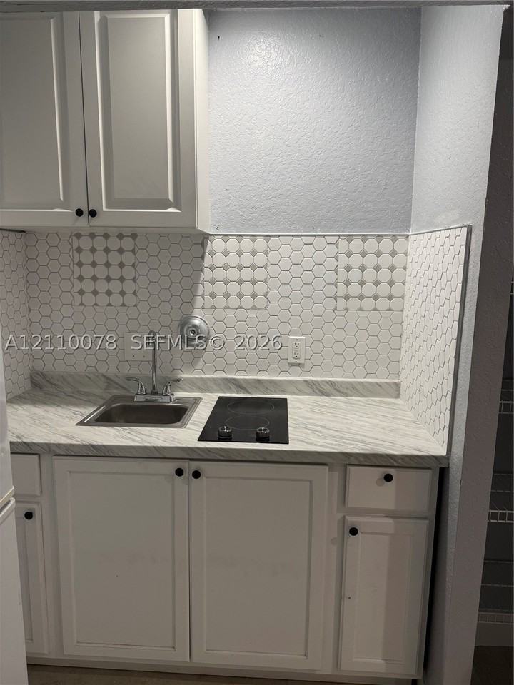 3964 Ne 13th Dr #B - Photo 5 of 13