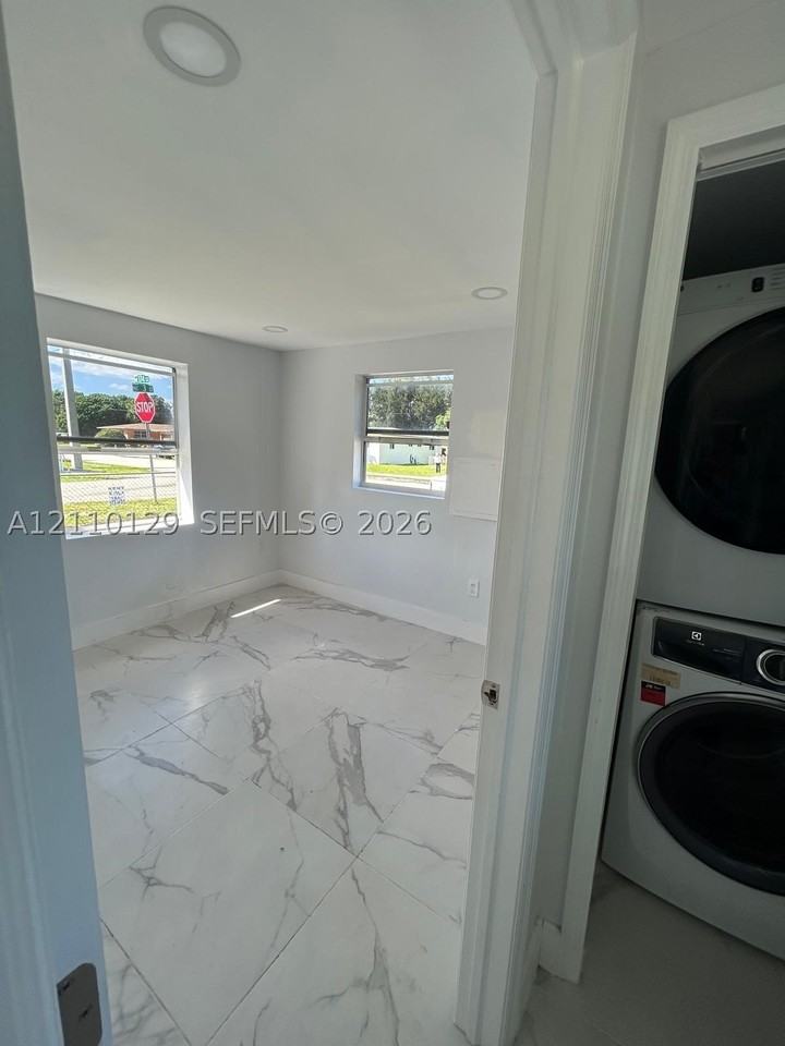 360 Ne 174th St #1 - Photo 7 of 10