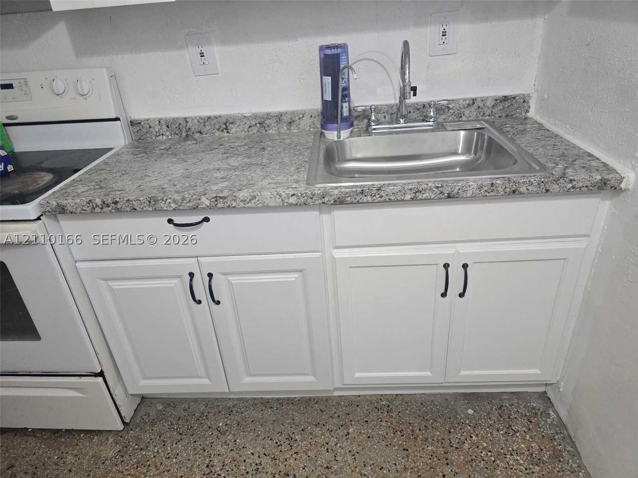 240 Sw 11th Ave #2 - Photo 6 of 8
