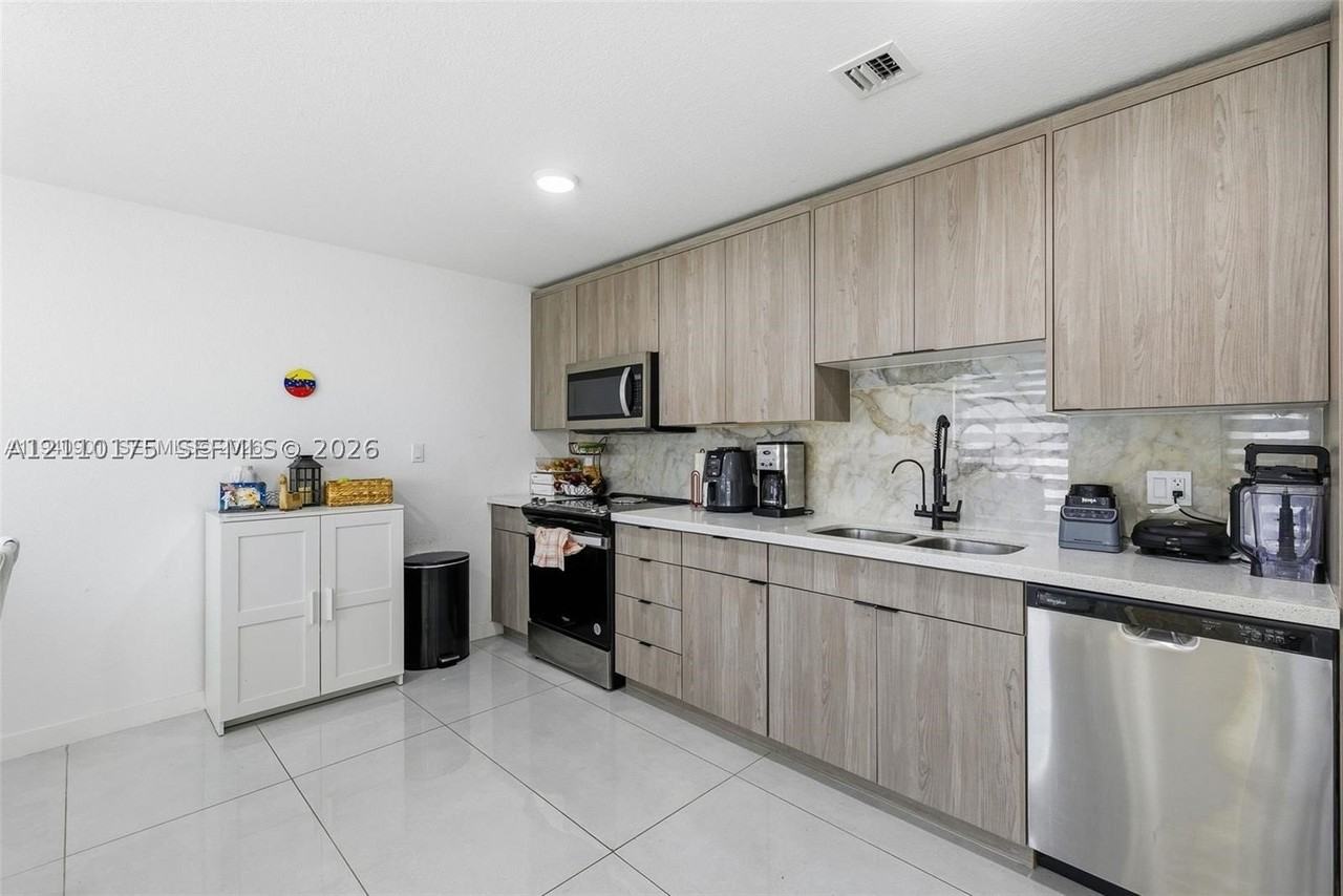 26122 Sw 145th Ct #26122 - Photo 4 of 38