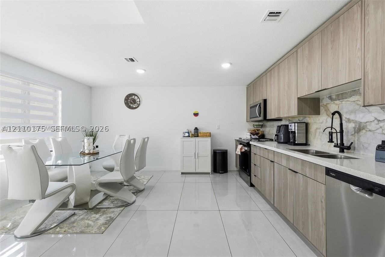 26122 Sw 145th Ct #26122 - Photo 5 of 38