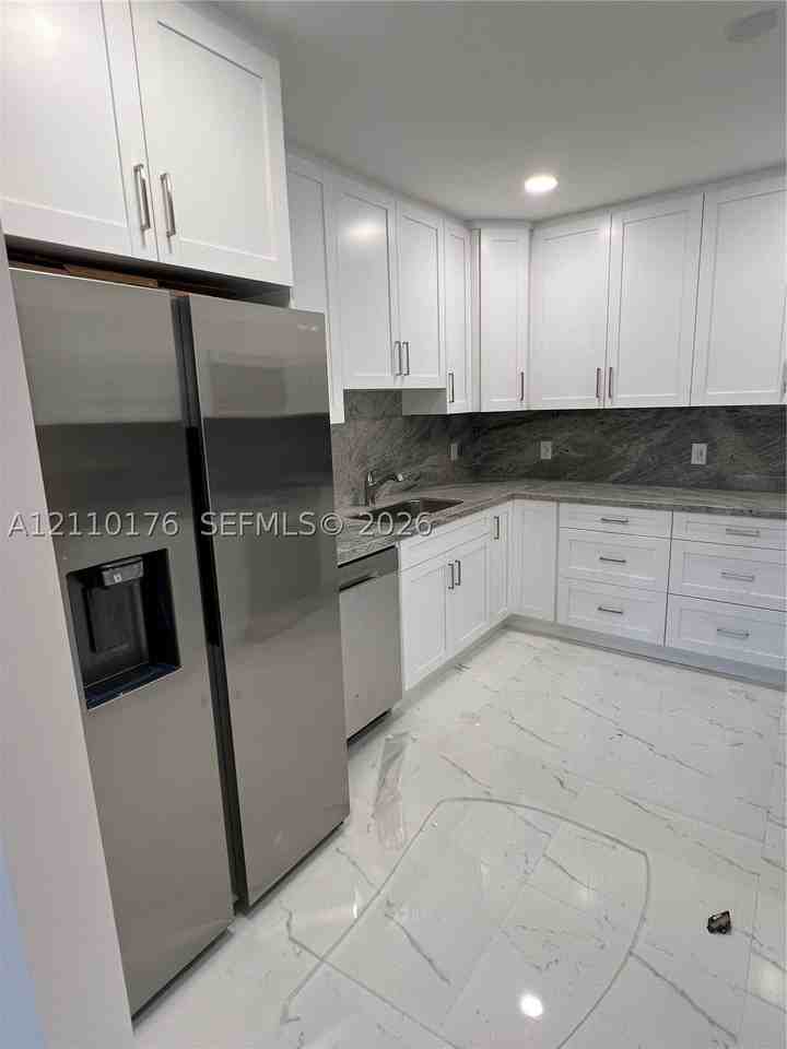 3315 Sw 91st Ave #1 - Photo 3 of 11