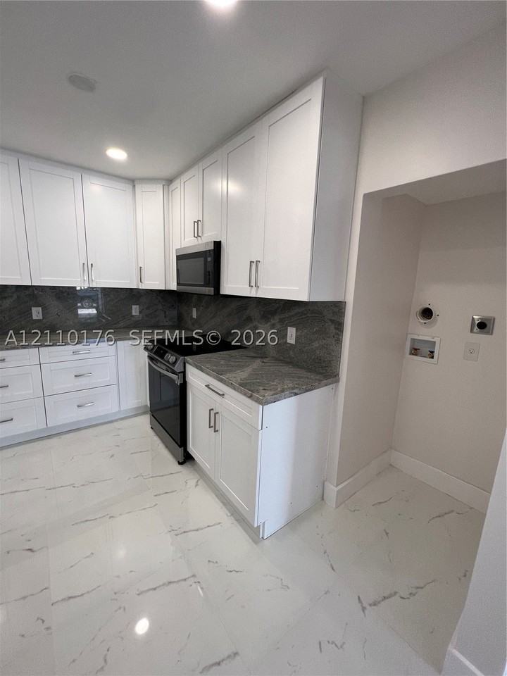 3315 Sw 91st Ave #1 - Photo 5 of 11