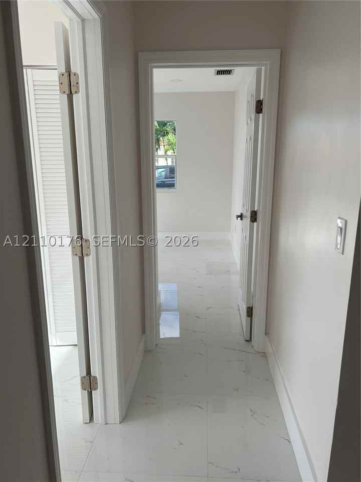 3315 Sw 91st Ave #1 - Photo 7 of 11