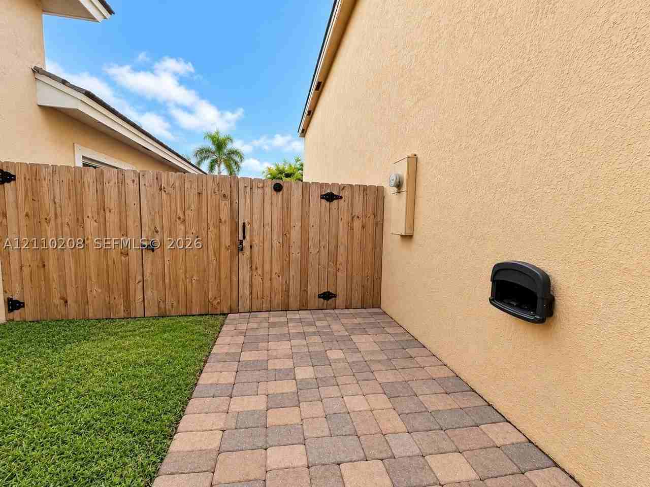 657 Se 30th Ter #A - Photo 3 of 22