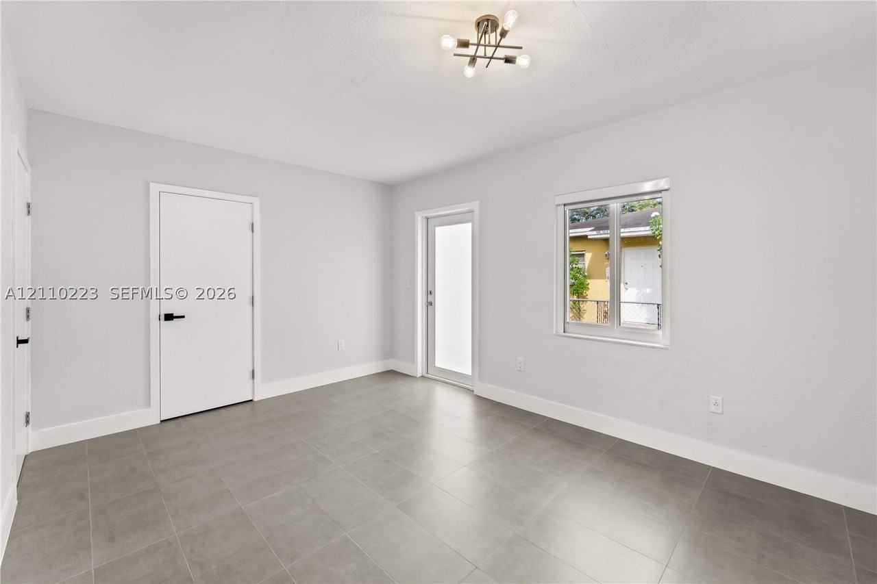 3502 Sw 25th St - Photo 6 of 16
